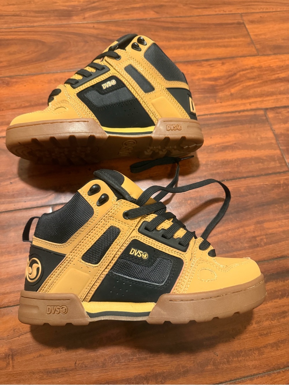 DVS Men’s High-Top Sneaker in Wheat and Black sizes 7 new with out tags - Picture 6 of 10